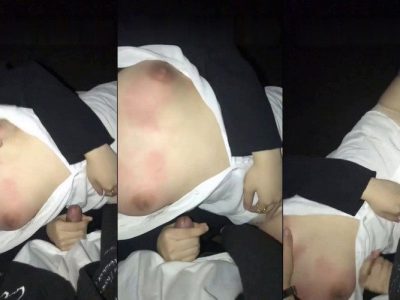 Em gái dâm đãng với bộ đồng phục trên đường đi học về làm tí public